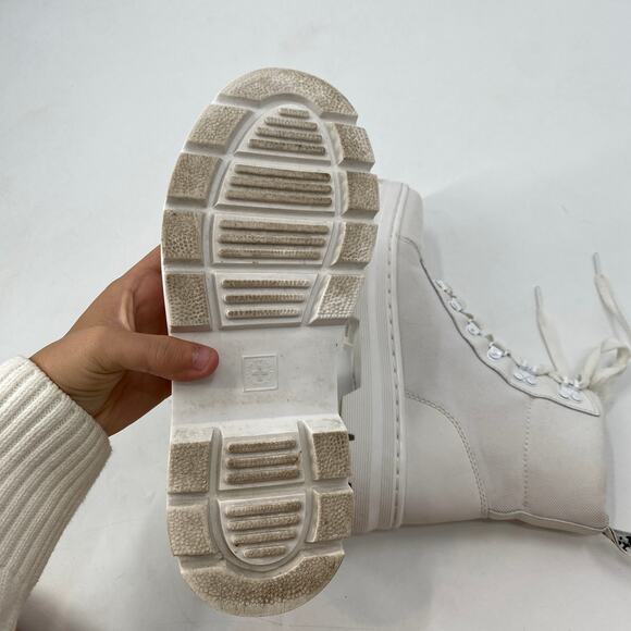 Dr. Martens white lace up boots - Picture 5 of 7